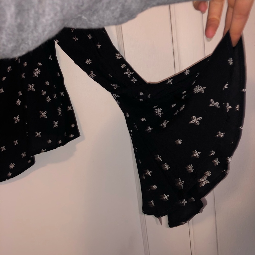 Lose Blouse With Billowy Sleeves - image 2